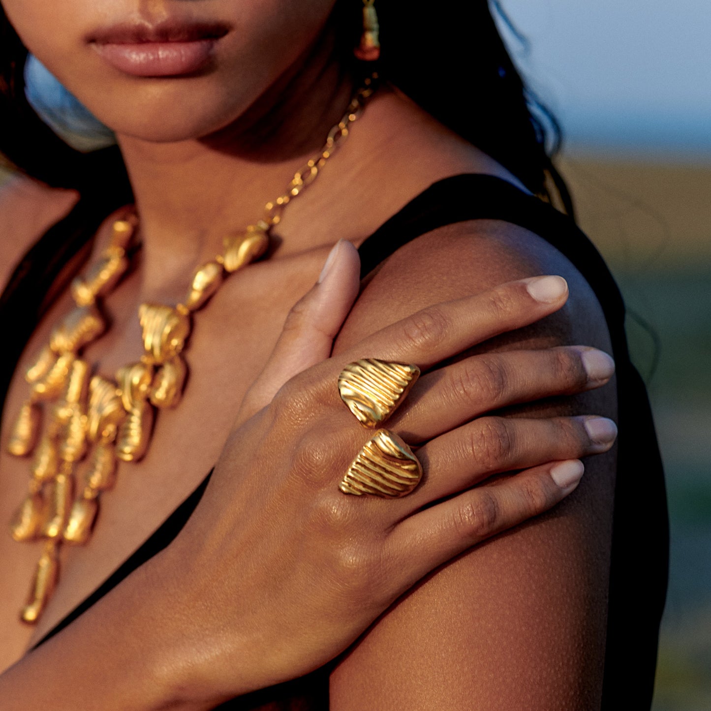 Tesoro Collection 21K Ribbed Disconnected Ring - Nado's Jewellery